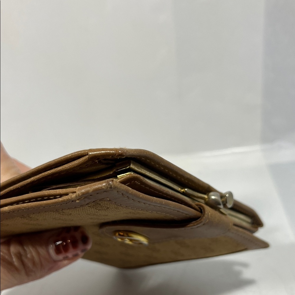 Gucci Tan Monogram Canvas Wallet - Picture 9 of 12